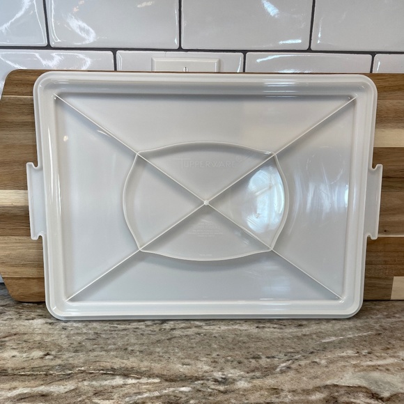 2 Tupperware Cake Takers White Rectangle 622 & Round Harvest Gold 684 & 1 Handle - Picture 14 of 15